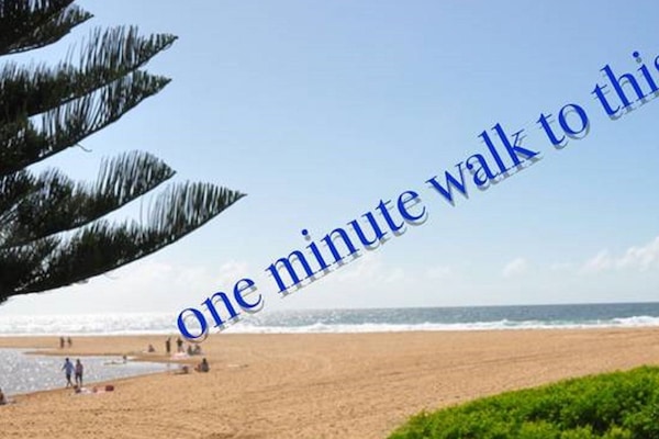 Vlak bij het strand, ligstoelen