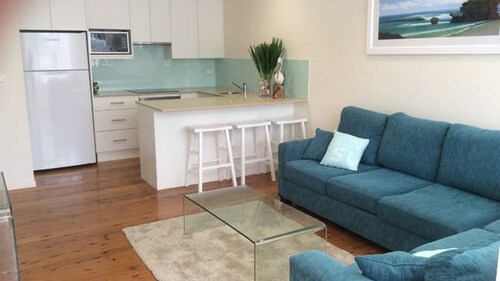North Avoca Beach House
200m level walk to beach
4 bedrooms
secure yard
