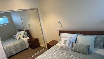 4 camere, una scrivania, ferro/asse da stiro, Wi-Fi gratuito