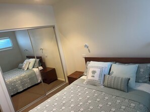 4 habitaciones, escritorio, tabla de planchar con plancha y wifi gratis 