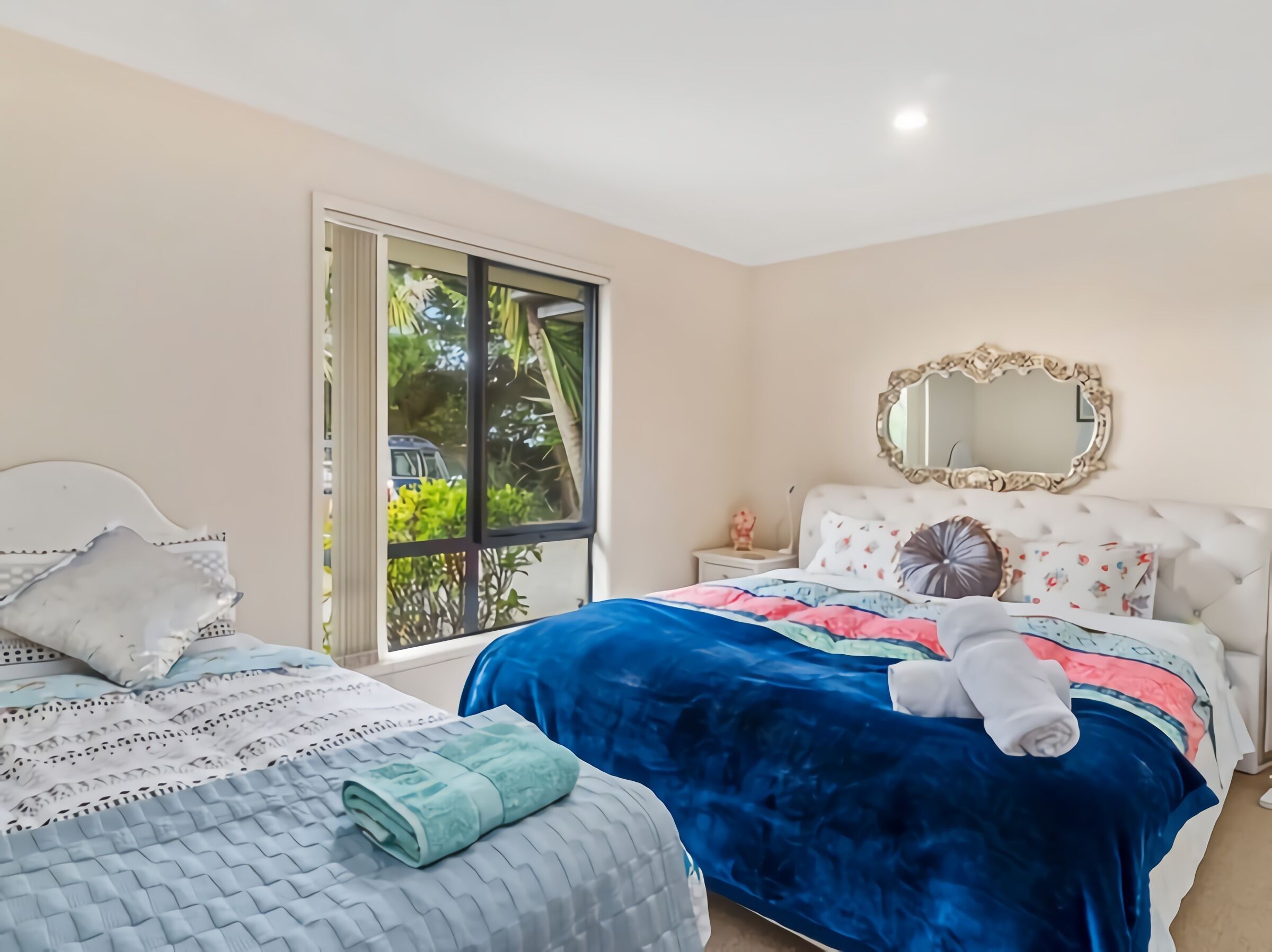 4 bedrooms, desk, iron/ironing board, internet