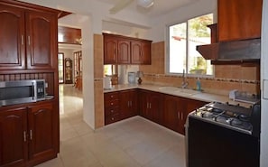 Fridge, microwave, oven, coffee/tea maker