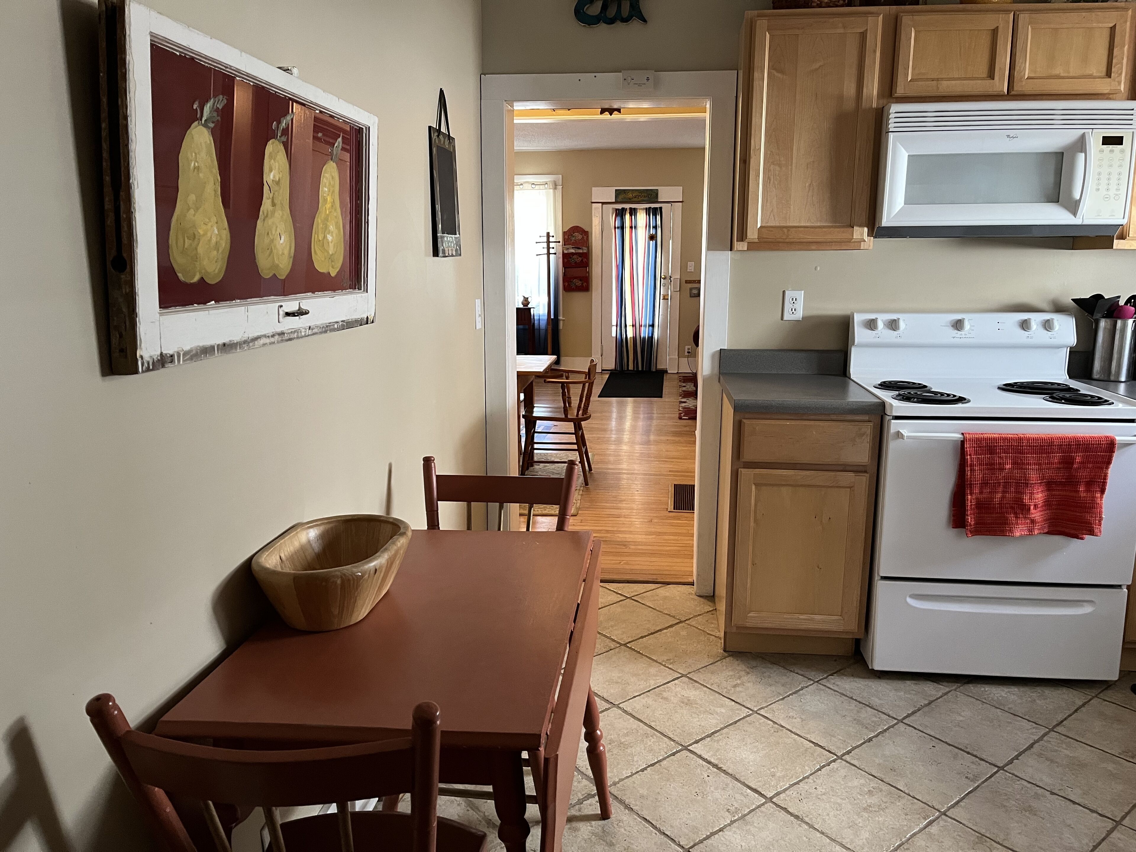 Walk to town & Silver Beach.  Last-minute cancellation LABOR DAY WEEKEND 