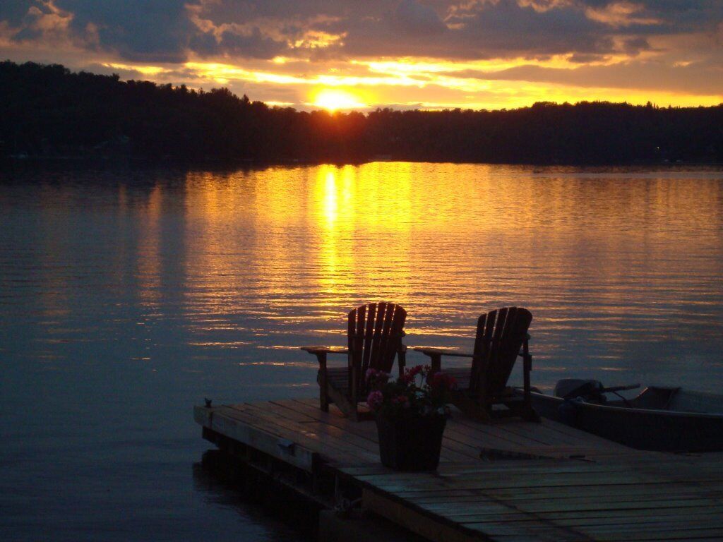 Rustic, Romantic, Cozy, Comfy, Adirondack Cabin!  BEST Sunsets!