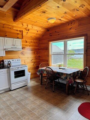 Fridge, microwave, oven, stovetop - 2bd, on Pigeon Hill Bay, fire pit, star lit sky, AC in loft, quiet (Steuben)