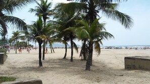 On the beach - Excellent apartment, 02 bedrooms. Full sea view. 8 people. Wi-Fi (Praia Grande)