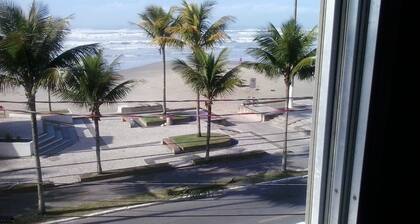 Excellent apartment, 02 bedrooms. Full sea view. 8 people. Wi-Fi