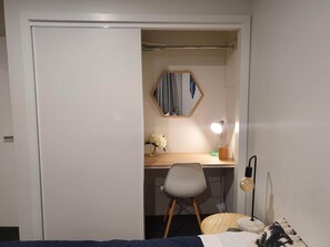 1 chambre, fer et planche Ă repasser, Wi-Fi gratuit, draps fournis