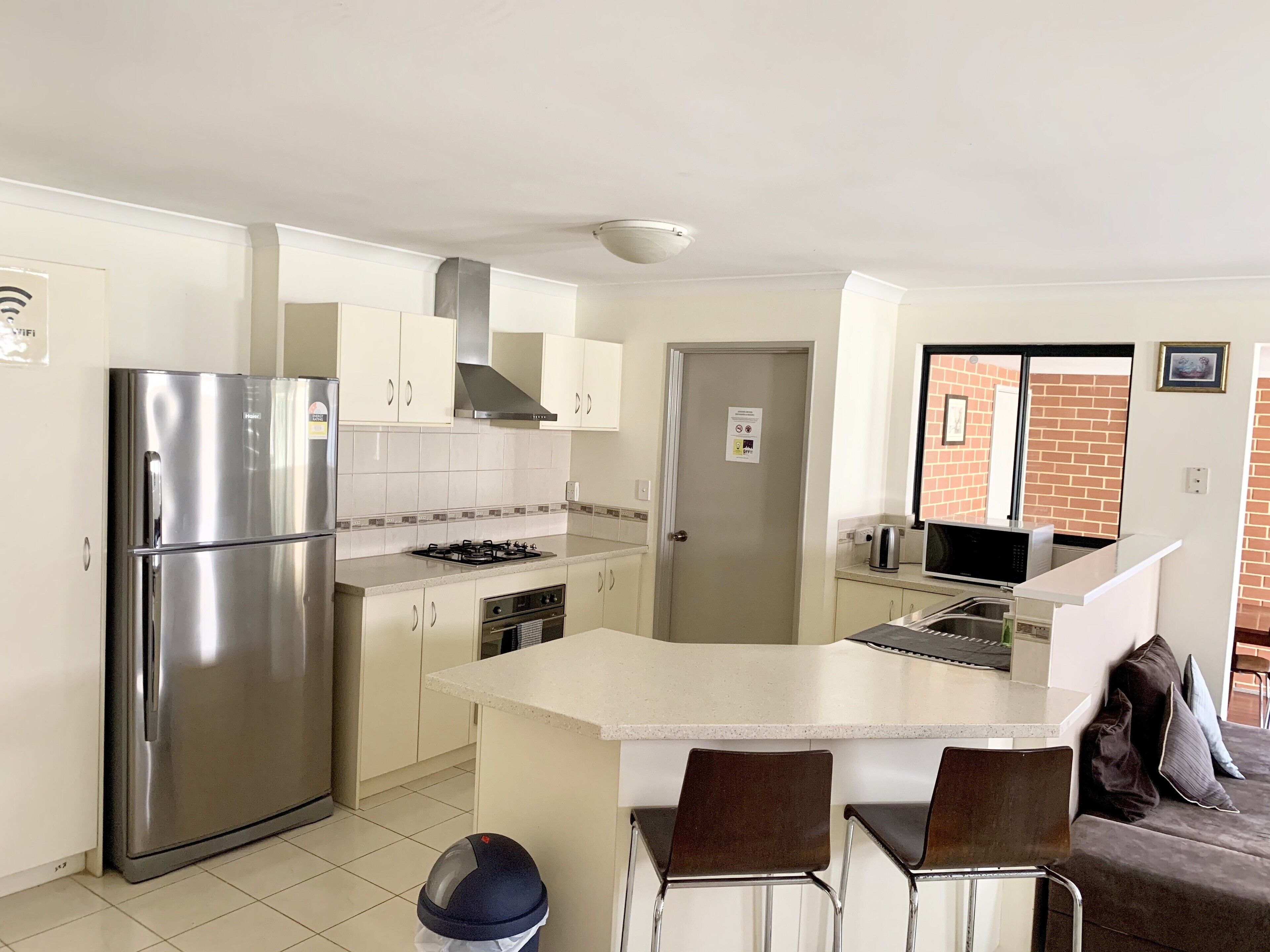 Cannington Home Accommodation House 2 (4 bedrooms & 2 bathrooms) — image 2