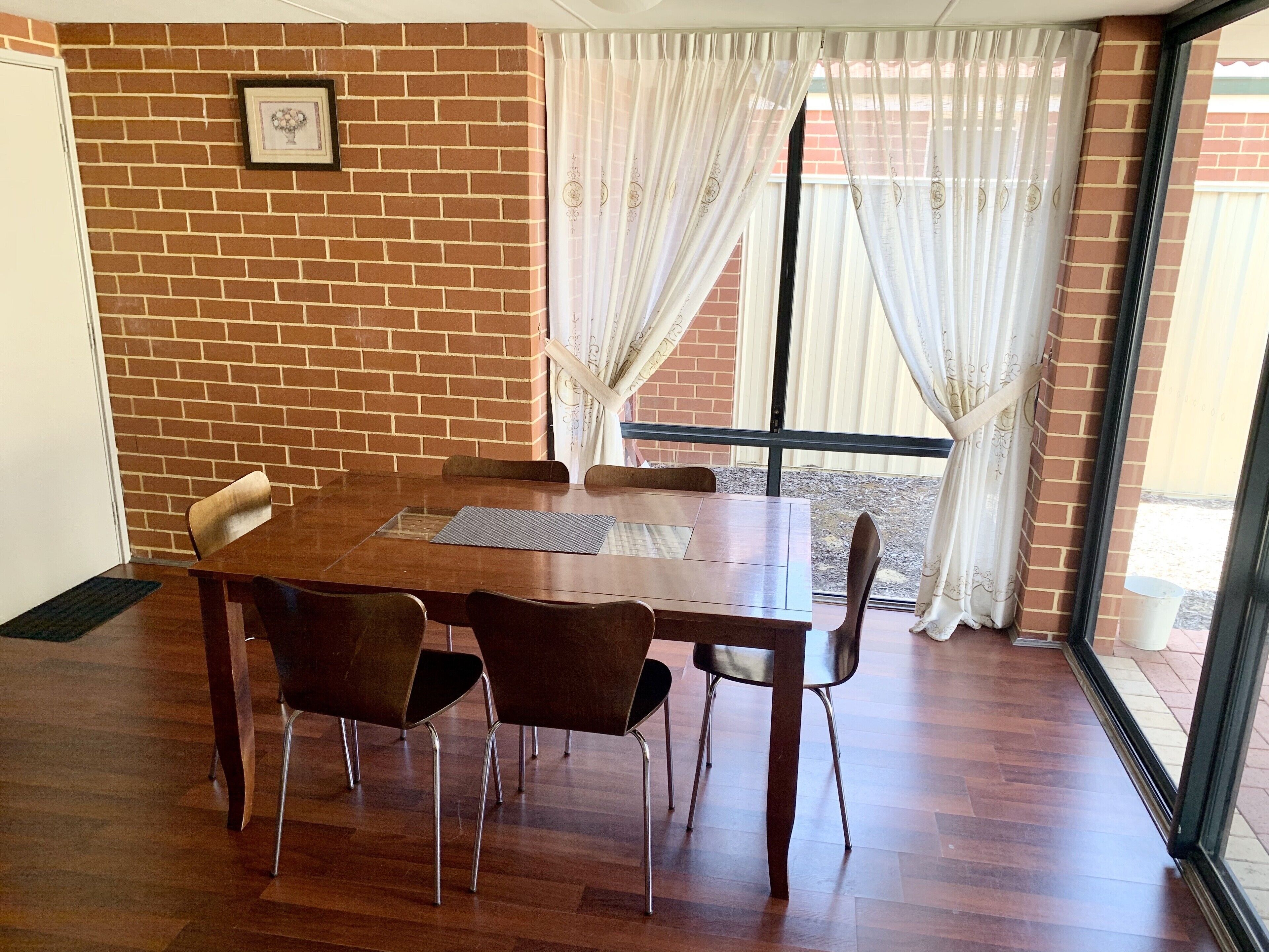 Cannington Home Accommodation House 2 (4 bedrooms & 2 bathrooms) — image 11