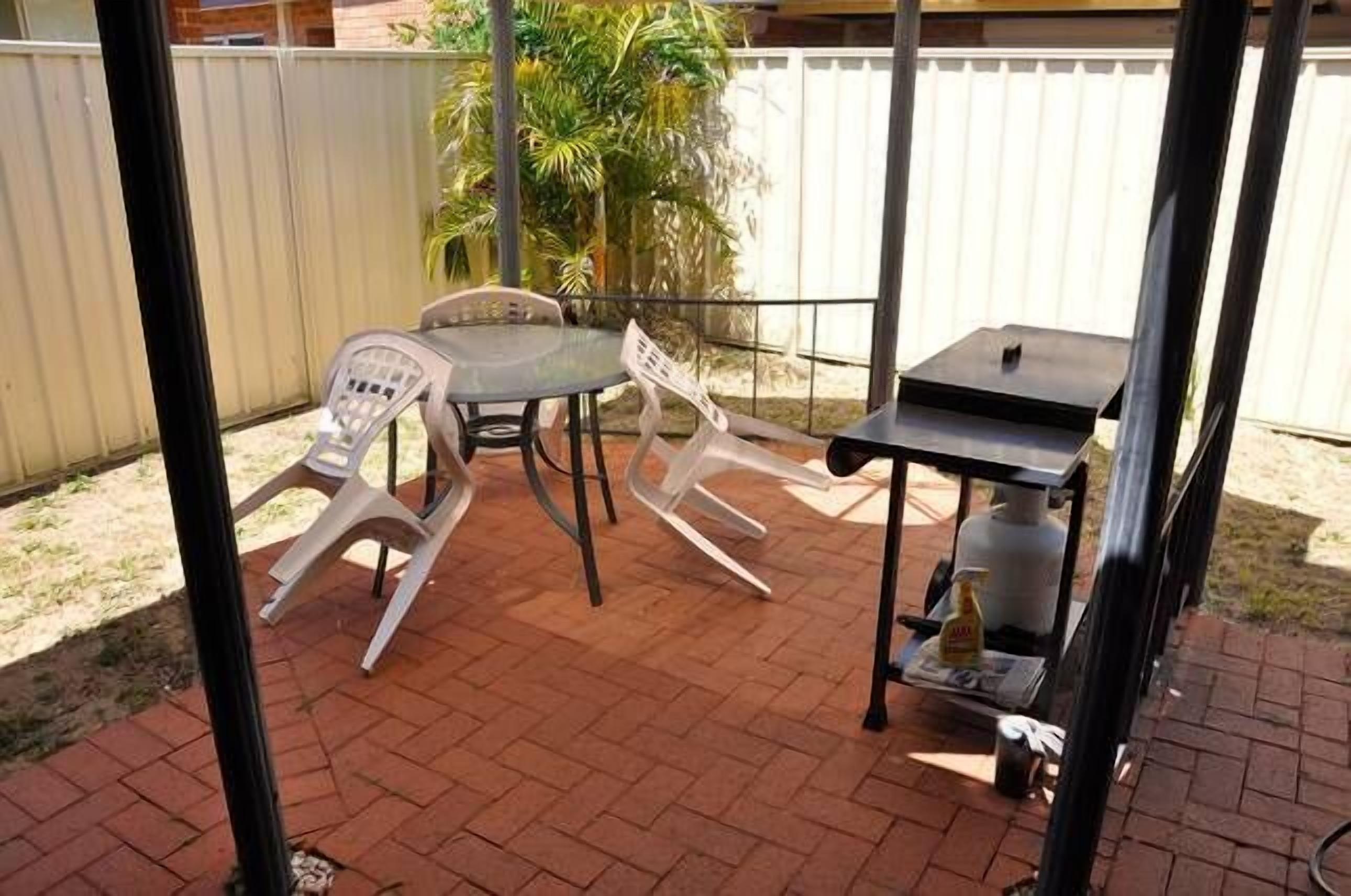 Cannington Home Accommodation House 2 (4 bedrooms & 2 bathrooms) — image 18
