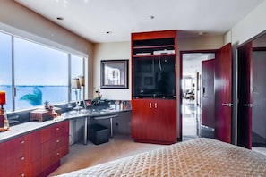 Unclassified image, 4 of 26, button - Corner Bayfront balcony, beach, parking, bikes (San Diego)