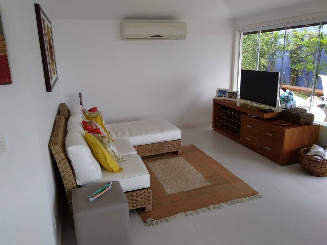 House in front of the sea, Praia do Café Condominium, Angra dos Reis