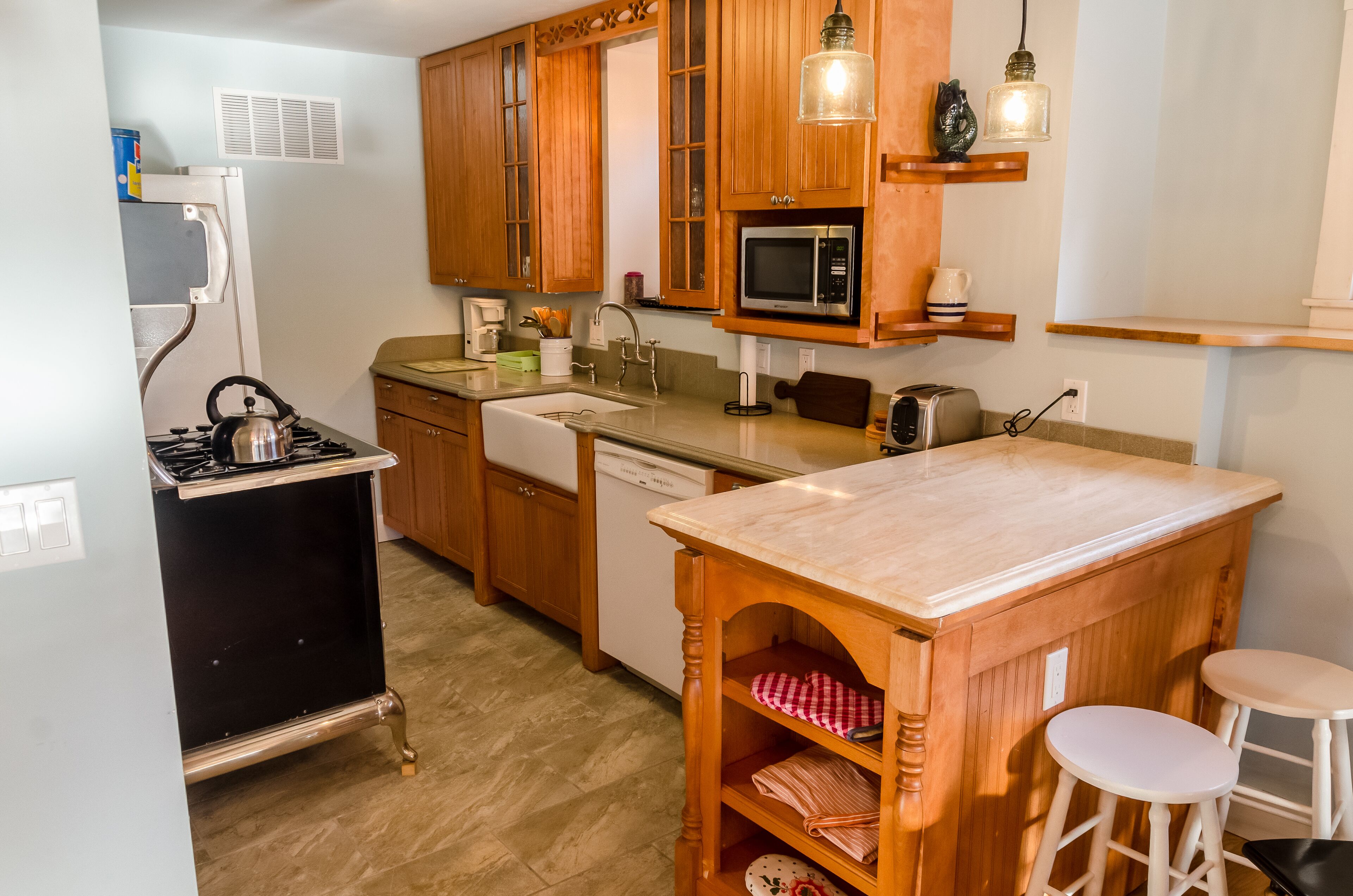 JUNE AVAILS -  Immaculate lakefront at Highland Lake.  Modernized Antique