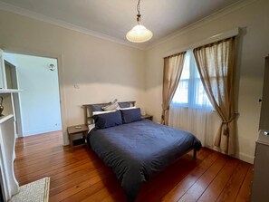 2 bedrooms, iron/ironing board, bed sheets