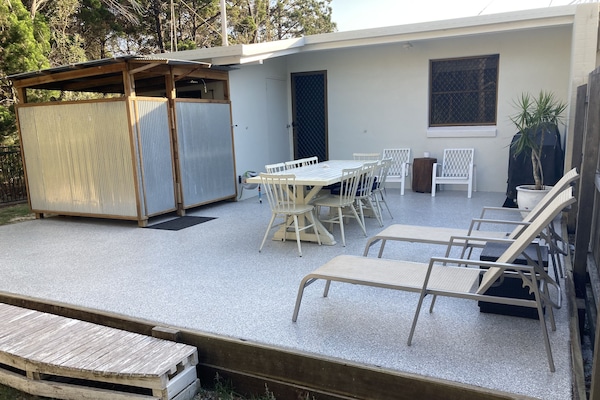 Back deck with national Park outlook, BBQ,  outdoor bathroom and Sunloungers