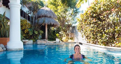 1st CLASS PVT Pool Hot Tub AC 1 Block Main ST Amazing VIEWs SpotLess So Perfect