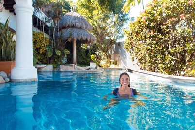 1st CLASS PVT Pool Hot Tub AC 1 Block Main ST Amazing VIEWs SpotLess So Perfect