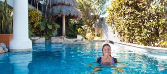 1st CLASS PVT Pool Hot Tub AC 1 Block Main ST Amazing VIEWs SpotLess So Perfect