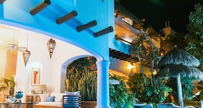 1st CLASS PVT Pool Hot Tub AC 1 Block Main ST Amazing VIEWs SpotLess So Perfect