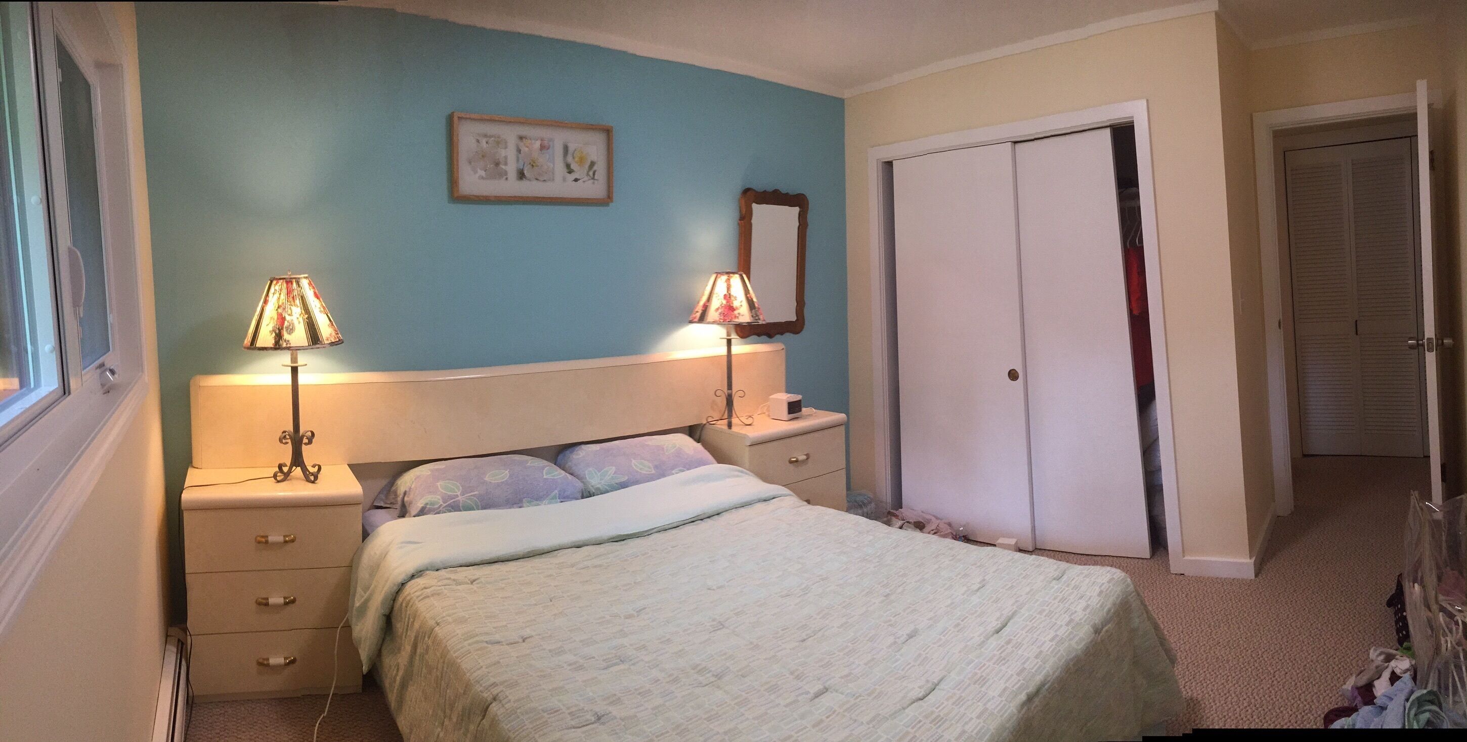 Walk to the village 6bed 4bath sleeps 15; newly renovated with 2 skylights. 