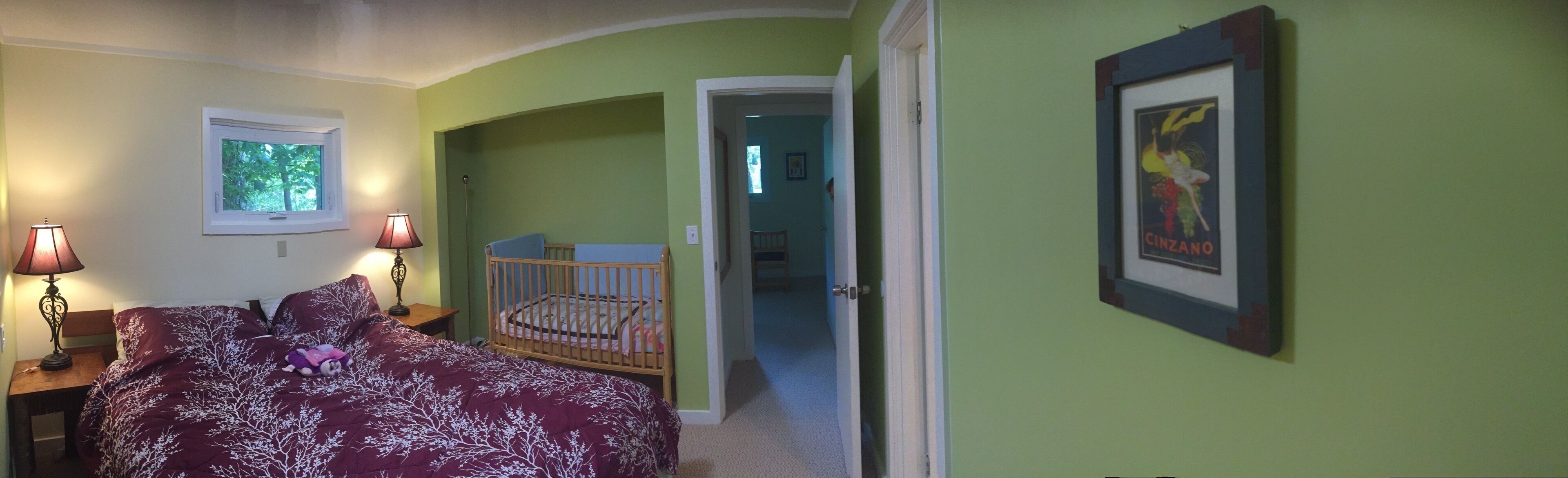 Walk to the village 6bed 4bath sleeps 15; newly renovated with 2 skylights. 