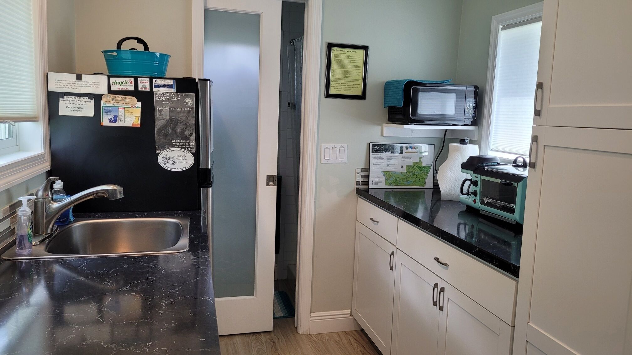 The Tiny Abode - 200 sq. ft. of private house offering all needed for your stay.