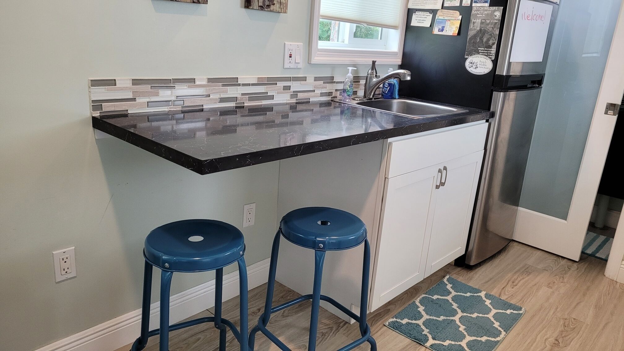 The Tiny Abode - 200 sq. ft. of private house offering all needed for your stay.