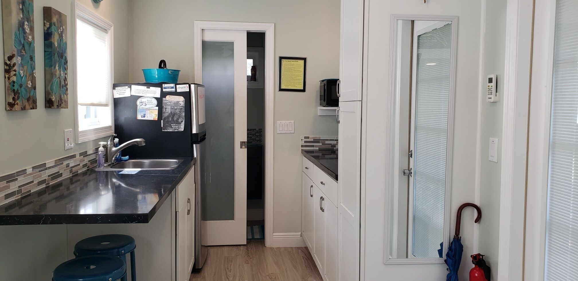 The Tiny Abode - 200 sq. ft. of private house offering all needed for your stay.