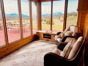 Smart-TV, peis, fotballspill og bøker