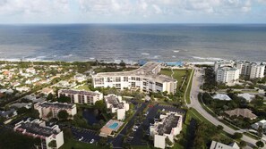 Exterior - Seaside condo in Jupiter with private views and steps to the beach. (Jupiter)