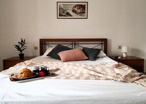 3 bedrooms, desk, iron/ironing board, WiFi