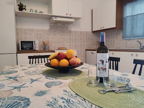 Fridge, microwave, oven, stovetop - Konstantina's cottage Ideal Base for Balos & Elafonisi (Kallergiana)