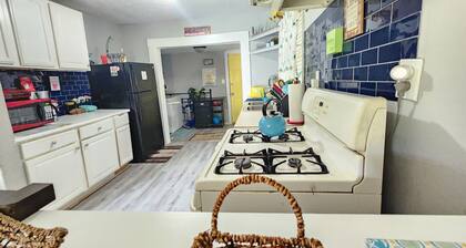Viihtyisä atlanta-bungalow: lähellä kaikkia ATL-nähtävyyksiä (MercedesBenz-stadion, CNN)