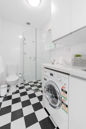 Shower, hair dryer, towels