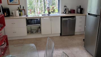 Microwave, stovetop, dishwasher, coffee/tea maker