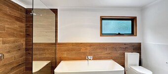 Tall Timbers, Tall Timbers Six Bedroom Holiday House in Halls Gap