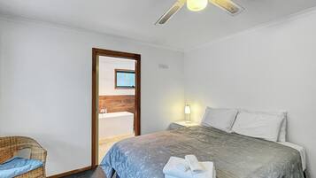 6 bedrooms, iron/ironing board, WiFi, bed sheets