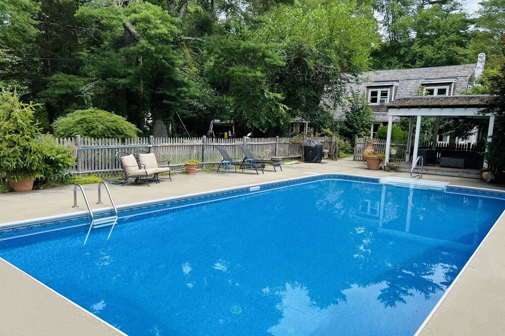 Private Riverfront w Pool/Hot Tub/Cabins. Sanctuary for Family/Friend Gatherings