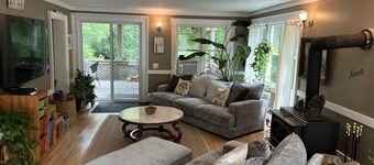 Private Riverfront w Pool/Hot Tub/Cabins. Sanctuary for Family/Friend Gatherings