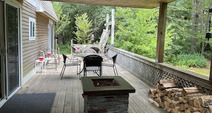 Frente al río privado con piscina / jacuzzi / cabañas. Santuario para reuniones familiares / de amigos