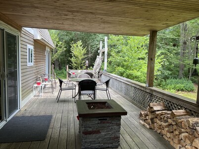 Private Riverfront w Pool/Hot Tub/Cabins. Sanctuary for Family/Friend Gatherings