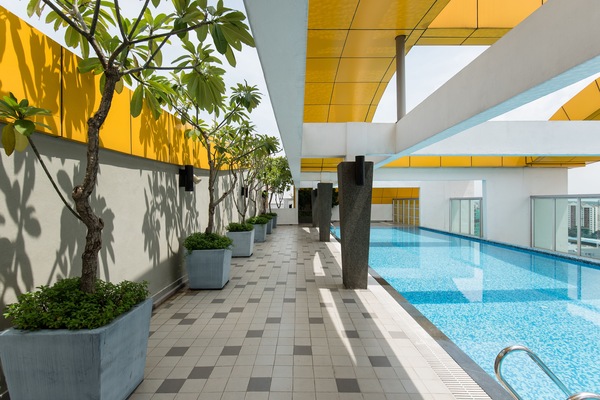5 Mins Walk to LRT, Opposite Mall