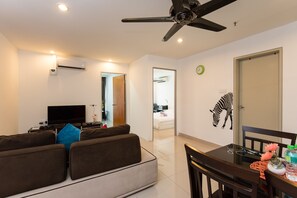 Een televisie en een dvd-speler