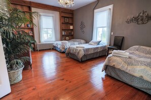 7 bedrooms, iron/ironing board, free WiFi, bed sheets