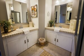 Combined shower/bathtub, hair dryer, towels, soap