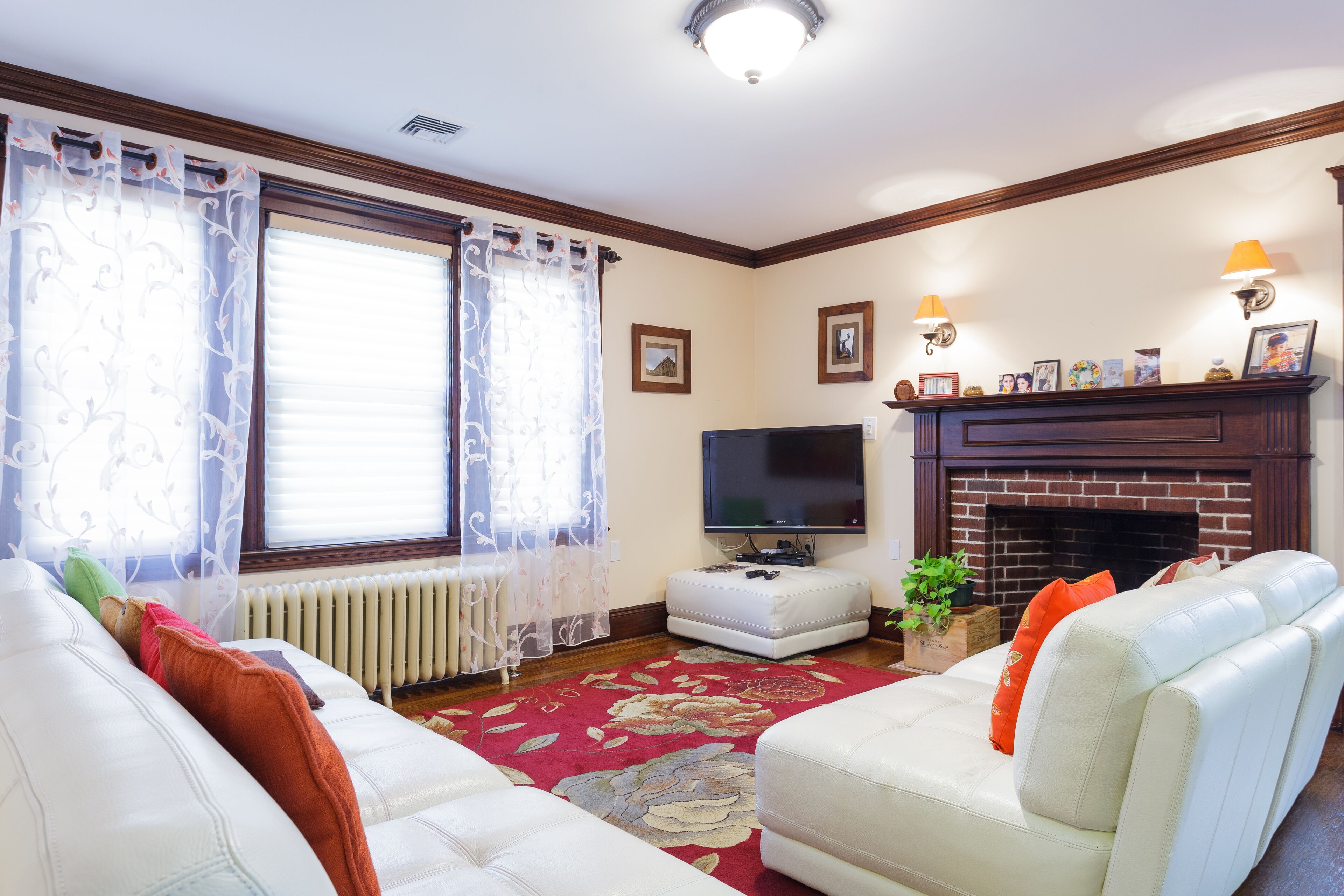 European style 3 Bed/2 Bath close to all (20 min to Back Bay/Copley Sq.)