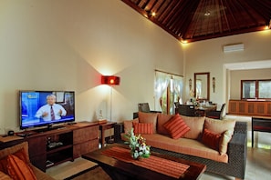 TV, fireplace, DVD player, stereo