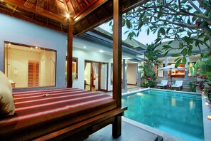 Outdoor pool - Secluded 1 Bedroom Pool Villa, Daily attentive staff service (Canggu)