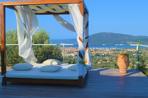 Traditionelle Steinvilla mit privatem Pool und herrlicher Aussicht